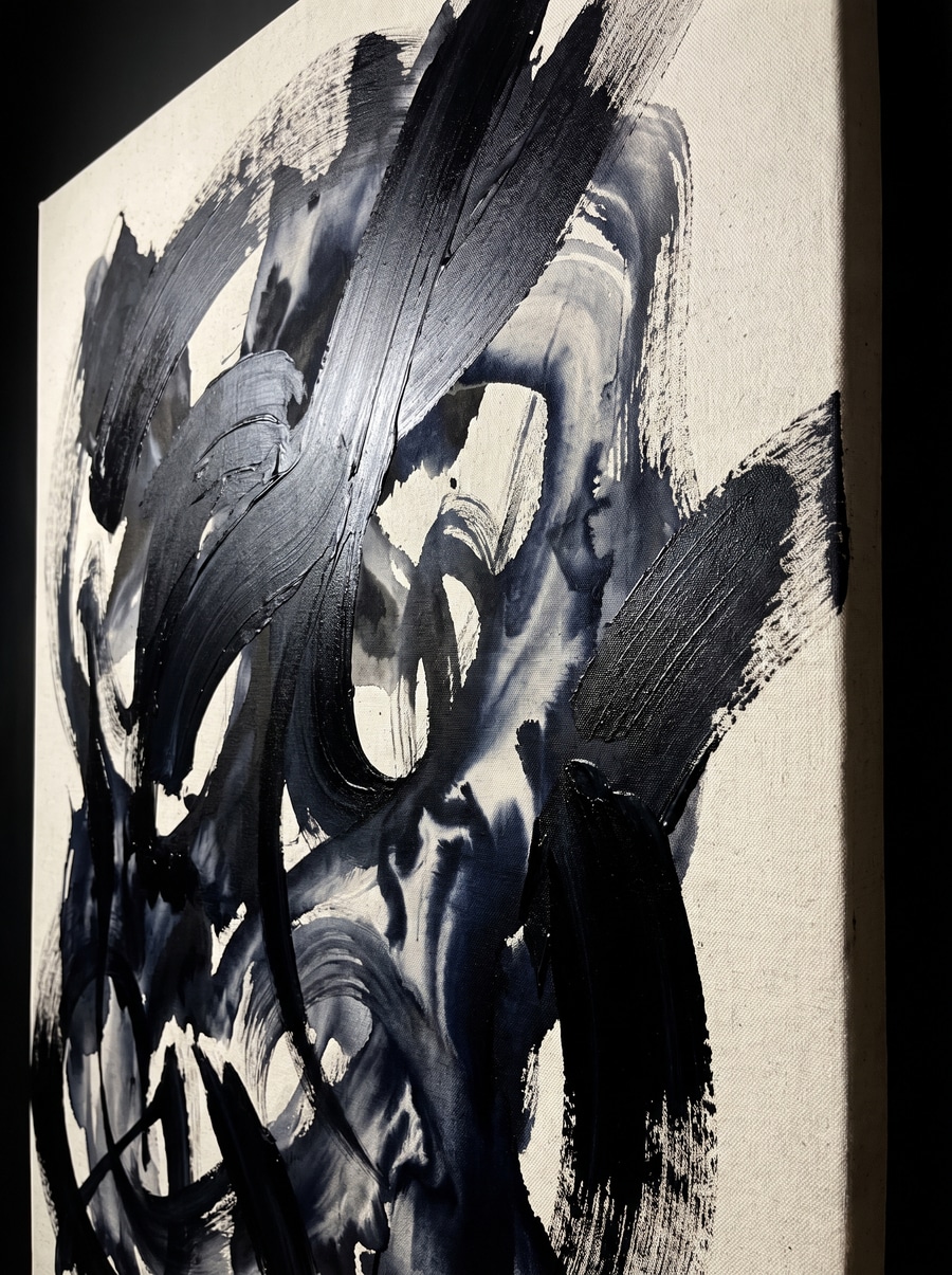 Peinture abstraite noir et blanc, coups de pinceau gestuels